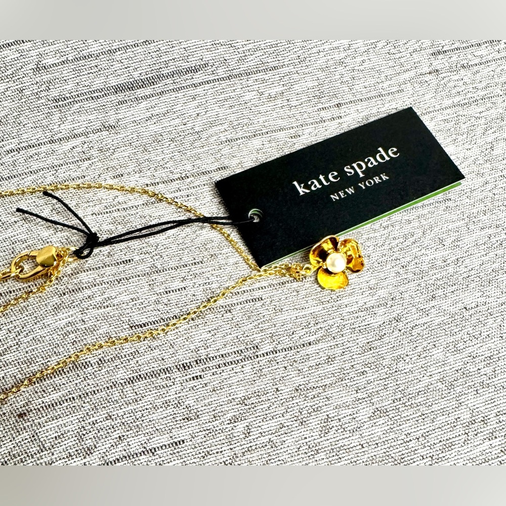 Kate Spade NWT Gold Flower & Pearl Pendant Necklace. Comes w/ Dust Bag - 16”-20”